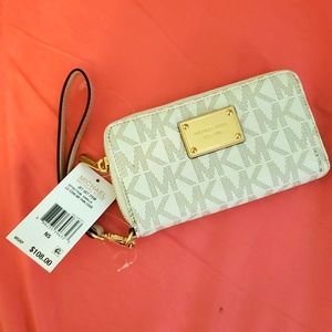 Michael Kors Wallet - discontinued style in BRAND NEW CONDITION!! NEVER USED!